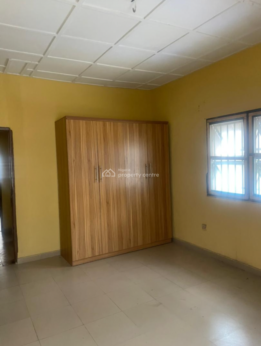 3 Bedroom Flat 2t/2b on Upper Floor, Gra Phase 1, Magodo, Lagos, Flat / Apartment for Rent