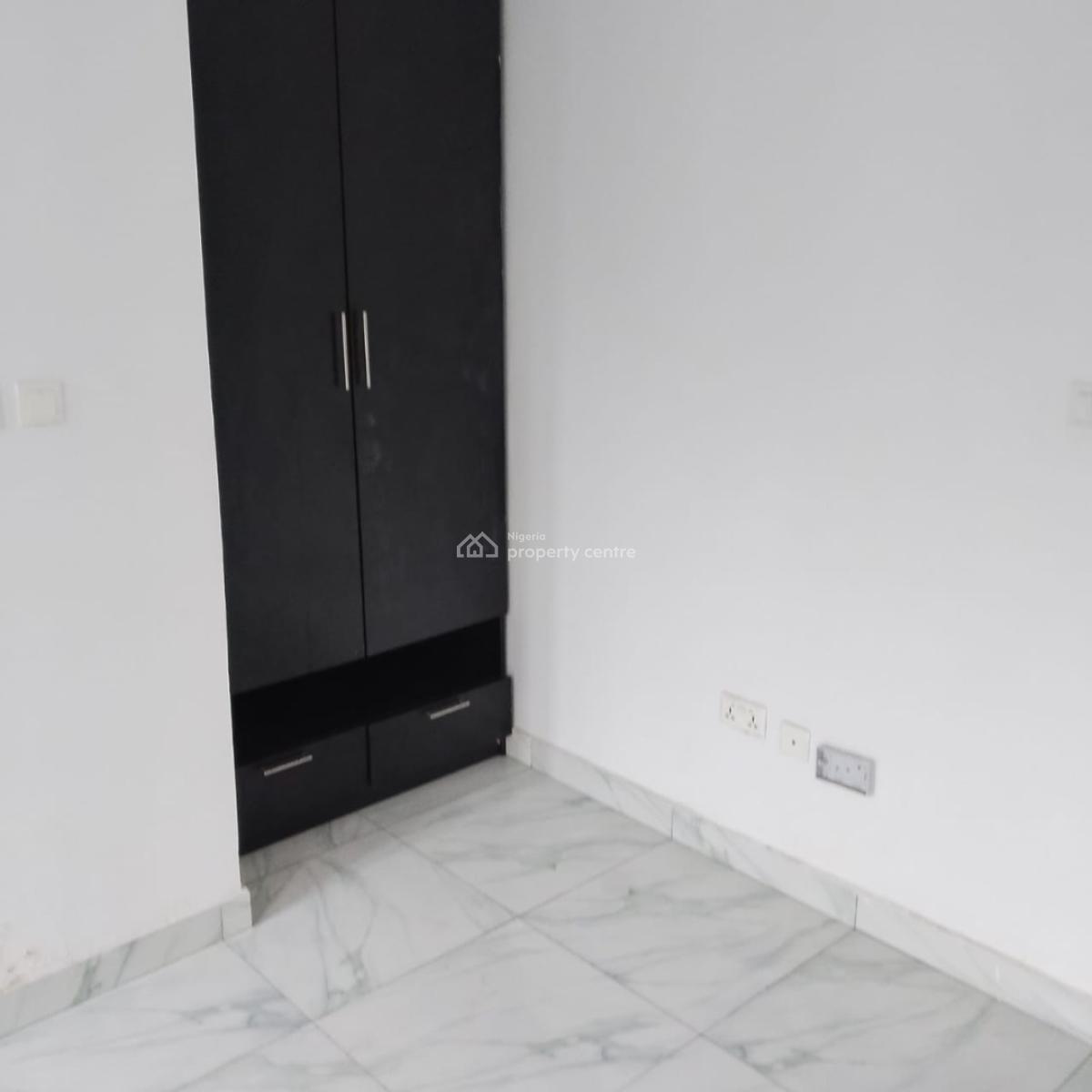 Serviced 2bedroom Flat Upstairs, Ologolo, Lekki, Lagos, Flat / Apartment for Rent
