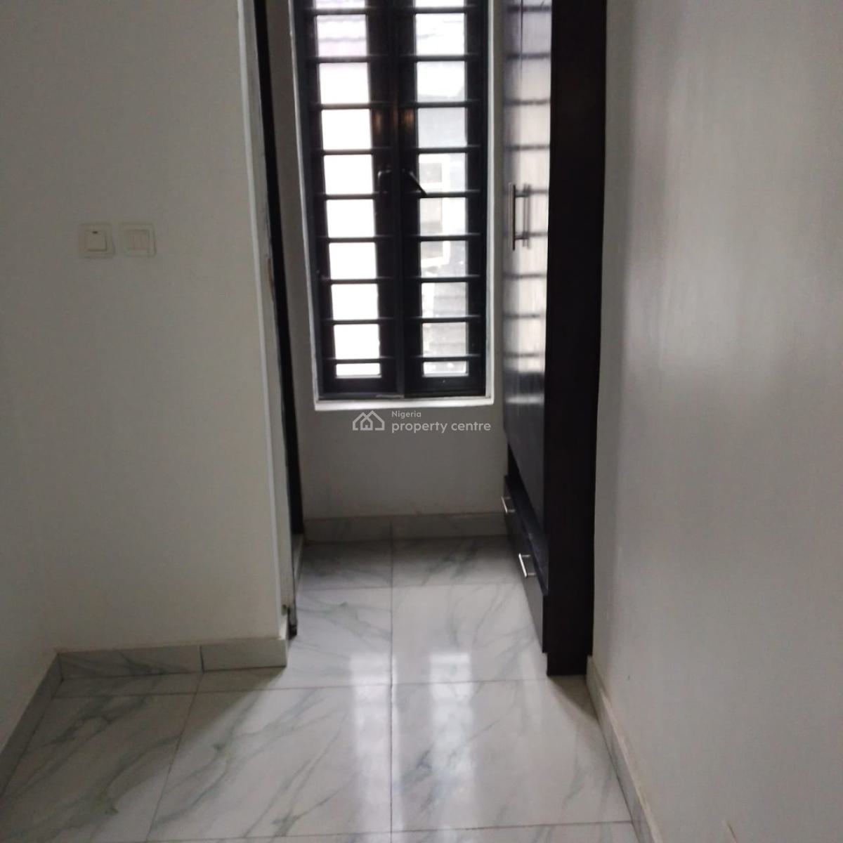 Serviced 2bedroom Flat Upstairs, Ologolo, Lekki, Lagos, Flat / Apartment for Rent
