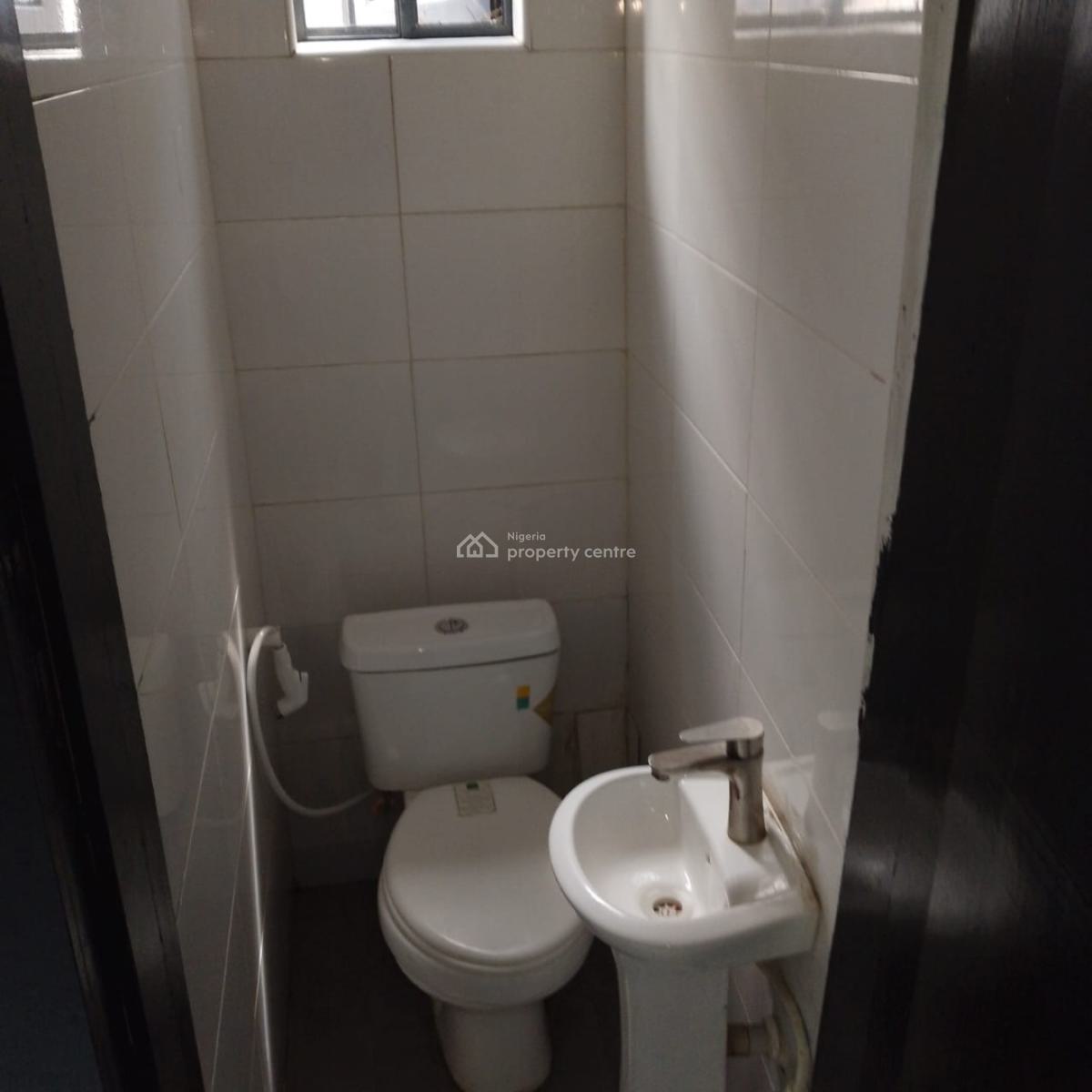 Serviced 2bedroom Flat Upstairs, Ologolo, Lekki, Lagos, Flat / Apartment for Rent