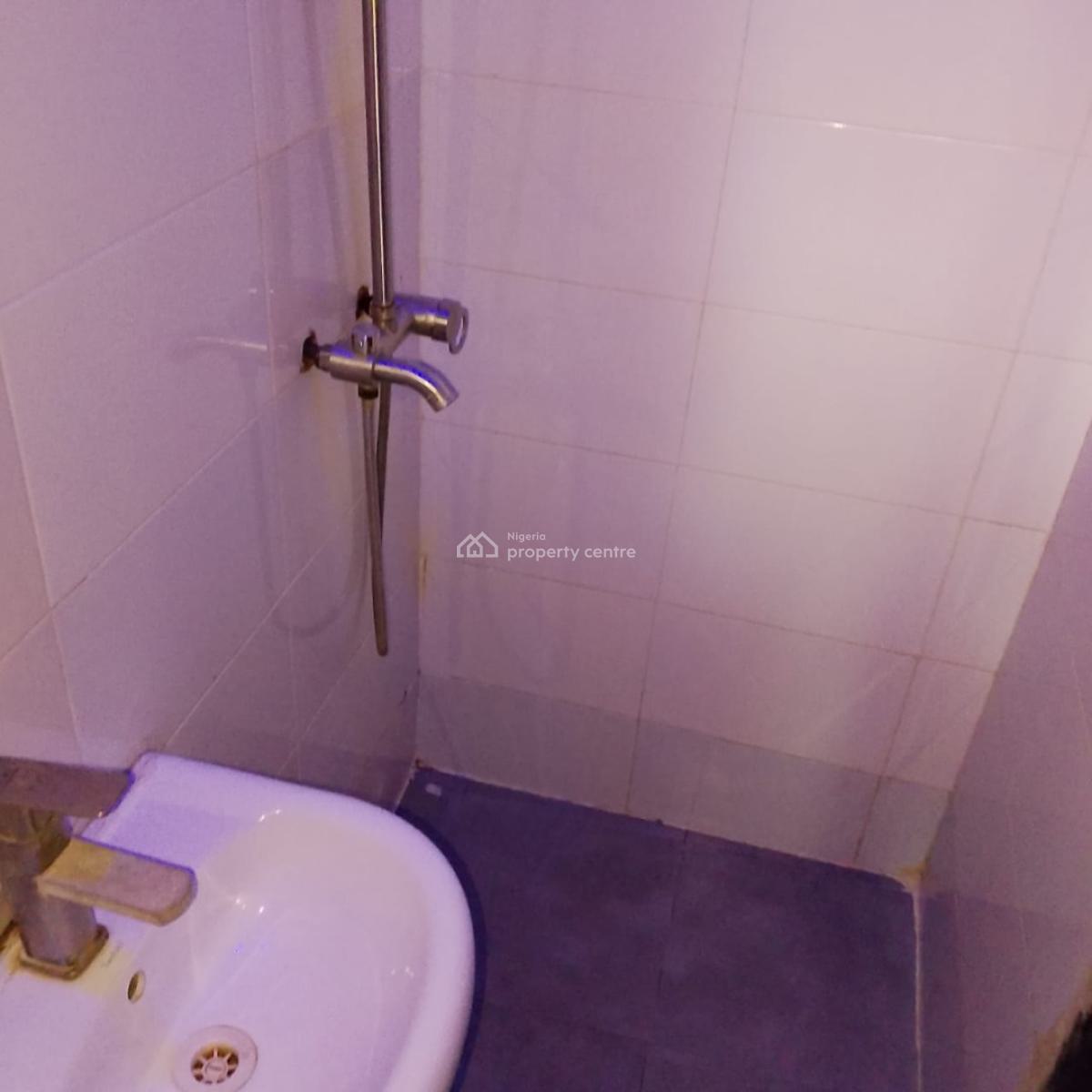 Serviced 2bedroom Flat Upstairs, Ologolo, Lekki, Lagos, Flat / Apartment for Rent