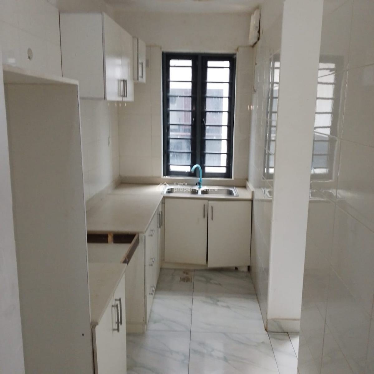 Serviced 2bedroom Flat Upstairs, Ologolo, Lekki, Lagos, Flat / Apartment for Rent