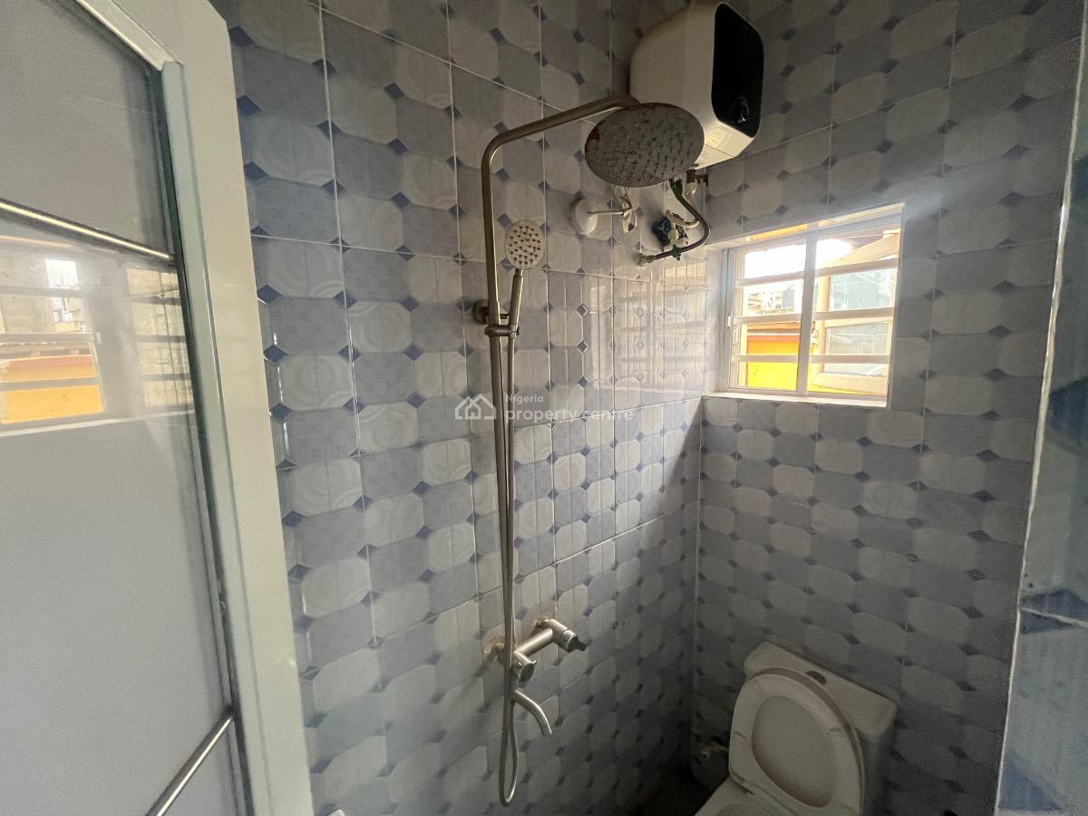 3 Bedroom with Excellent Environment, Gra Phase 1, Magodo, Lagos, Flat / Apartment for Rent