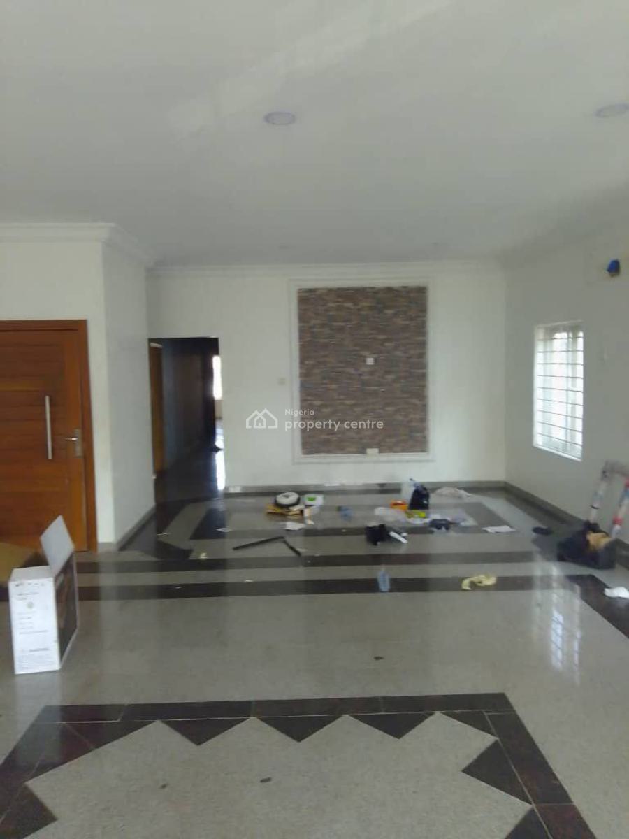 Well-designed 3-bedroom Apartment with a Bq, Lekki Phase 1, Lekki, Lagos, Flat / Apartment for Rent
