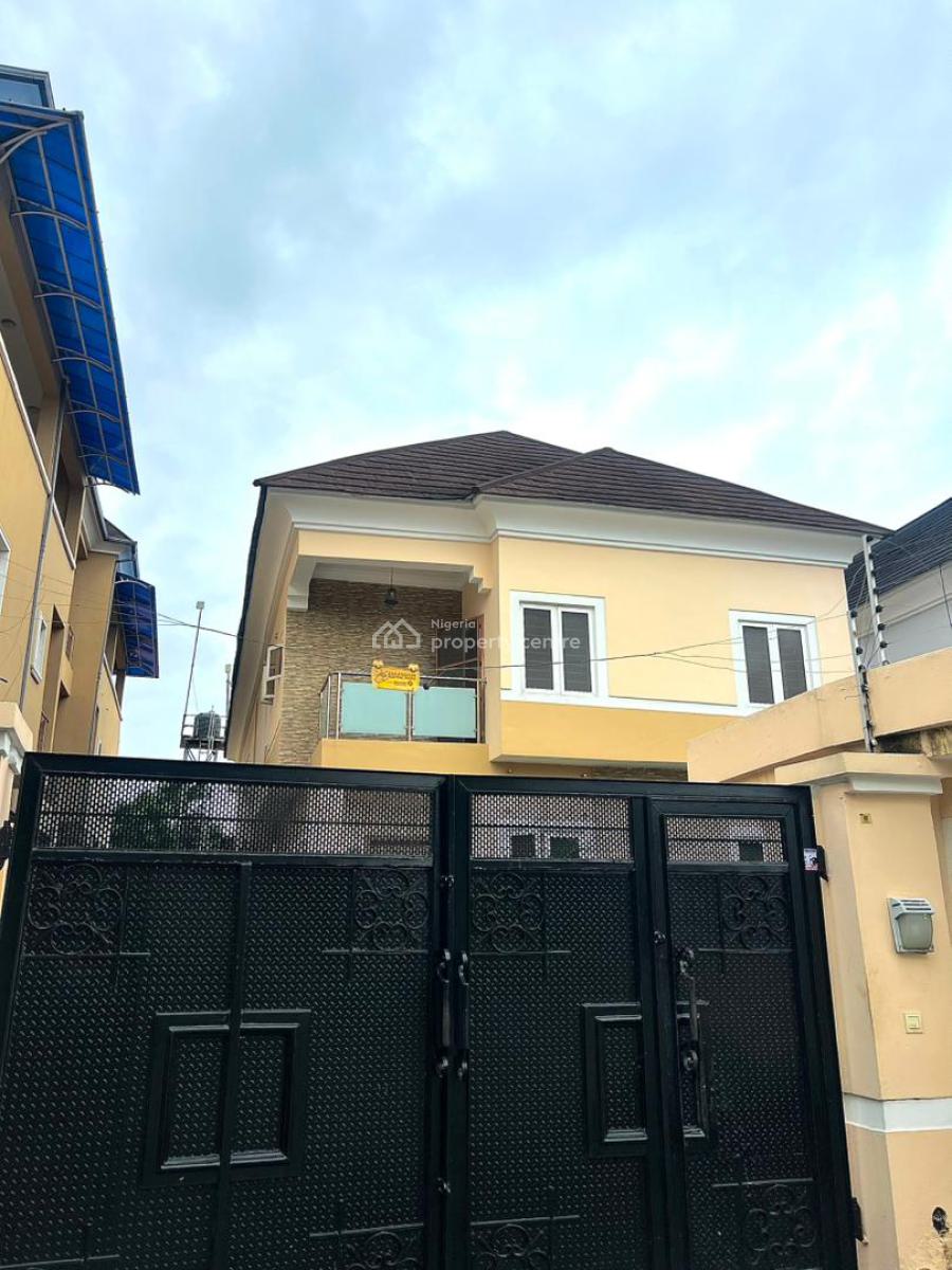 Well-designed 3-bedroom Apartment with a Bq, Lekki Phase 1, Lekki, Lagos, Flat / Apartment for Rent
