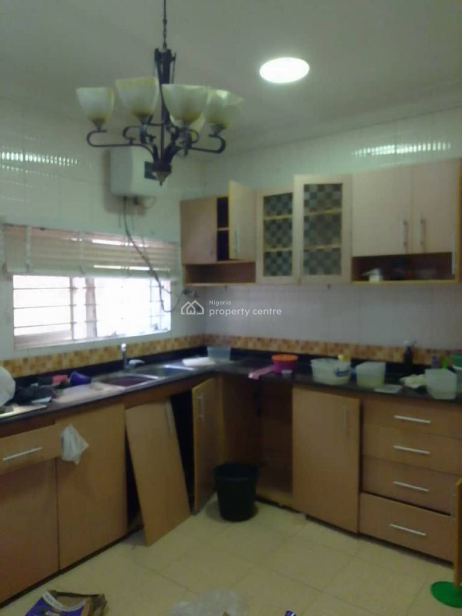 Well-designed 3-bedroom Apartment with a Bq, Lekki Phase 1, Lekki, Lagos, Flat / Apartment for Rent