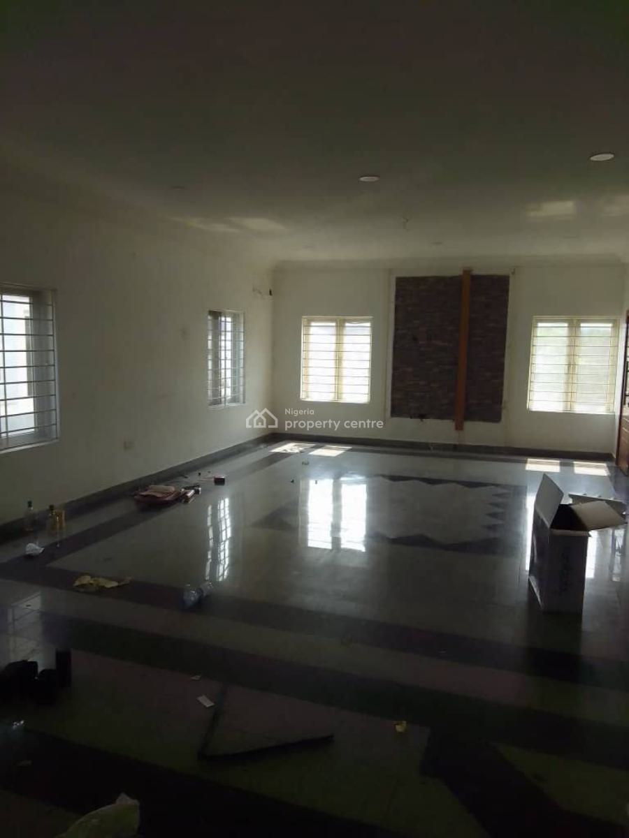 Well-designed 3-bedroom Apartment with a Bq, Lekki Phase 1, Lekki, Lagos, Flat / Apartment for Rent