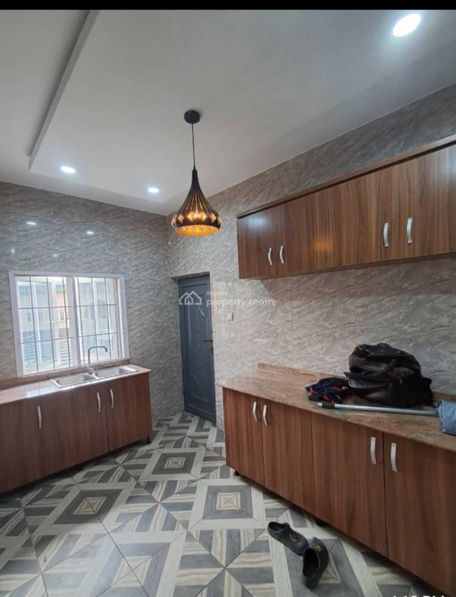 a Massive 3bedroom Flat All En-suite 2 Occupants in Compound, Forthright Estate, Berger, Arepo, Ogun, Flat / Apartment for Rent