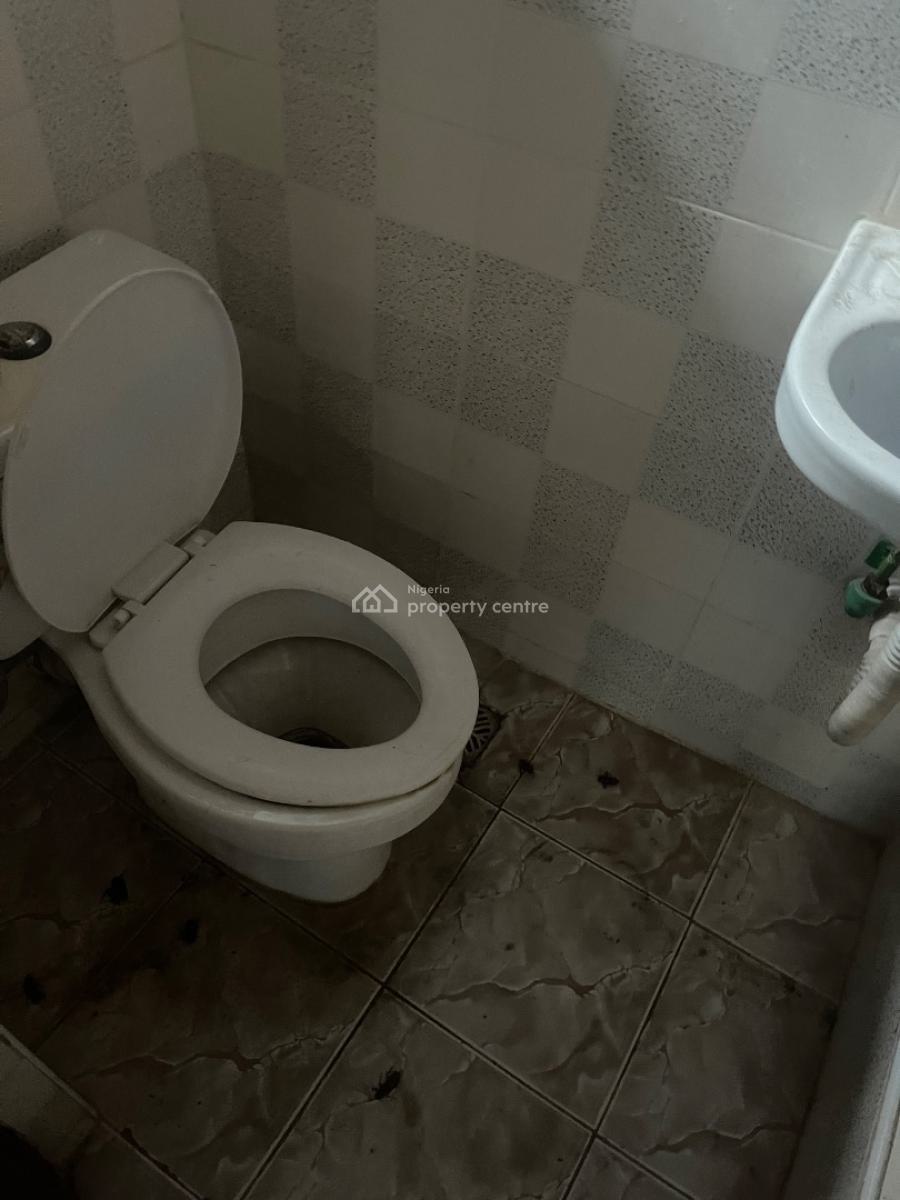 2  Bedroom Apartment, Saka Olugunna Street,  Maroko, Off Mobil Road, Ajah, Lagos, Flat / Apartment for Rent