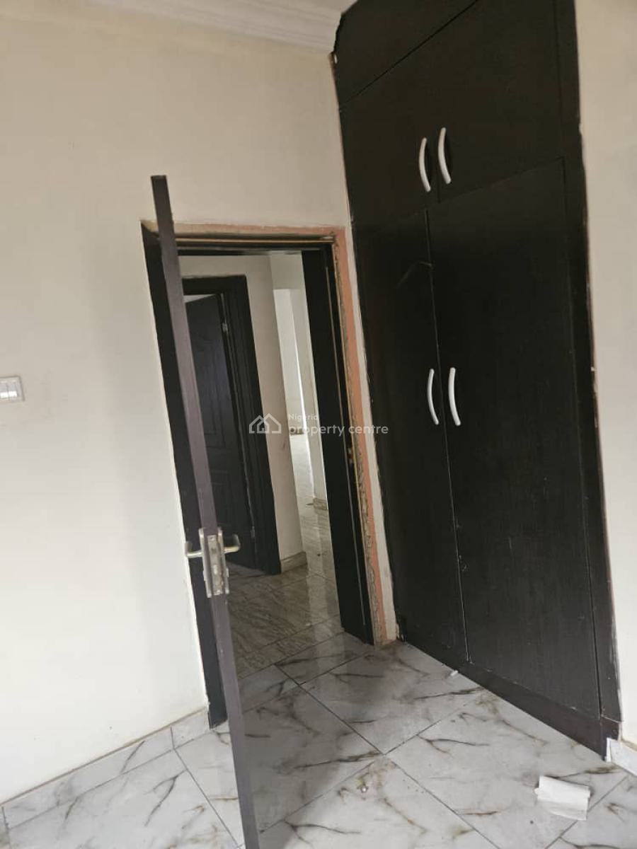 Very Sharp and Spacious 3bed  in Olowora, Olowora, Olowora, Magodo, Lagos, Flat / Apartment for Rent