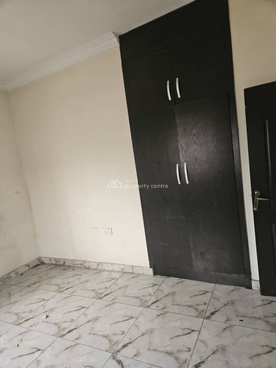 Very Sharp and Spacious 3bed  in Olowora, Olowora, Olowora, Magodo, Lagos, Flat / Apartment for Rent