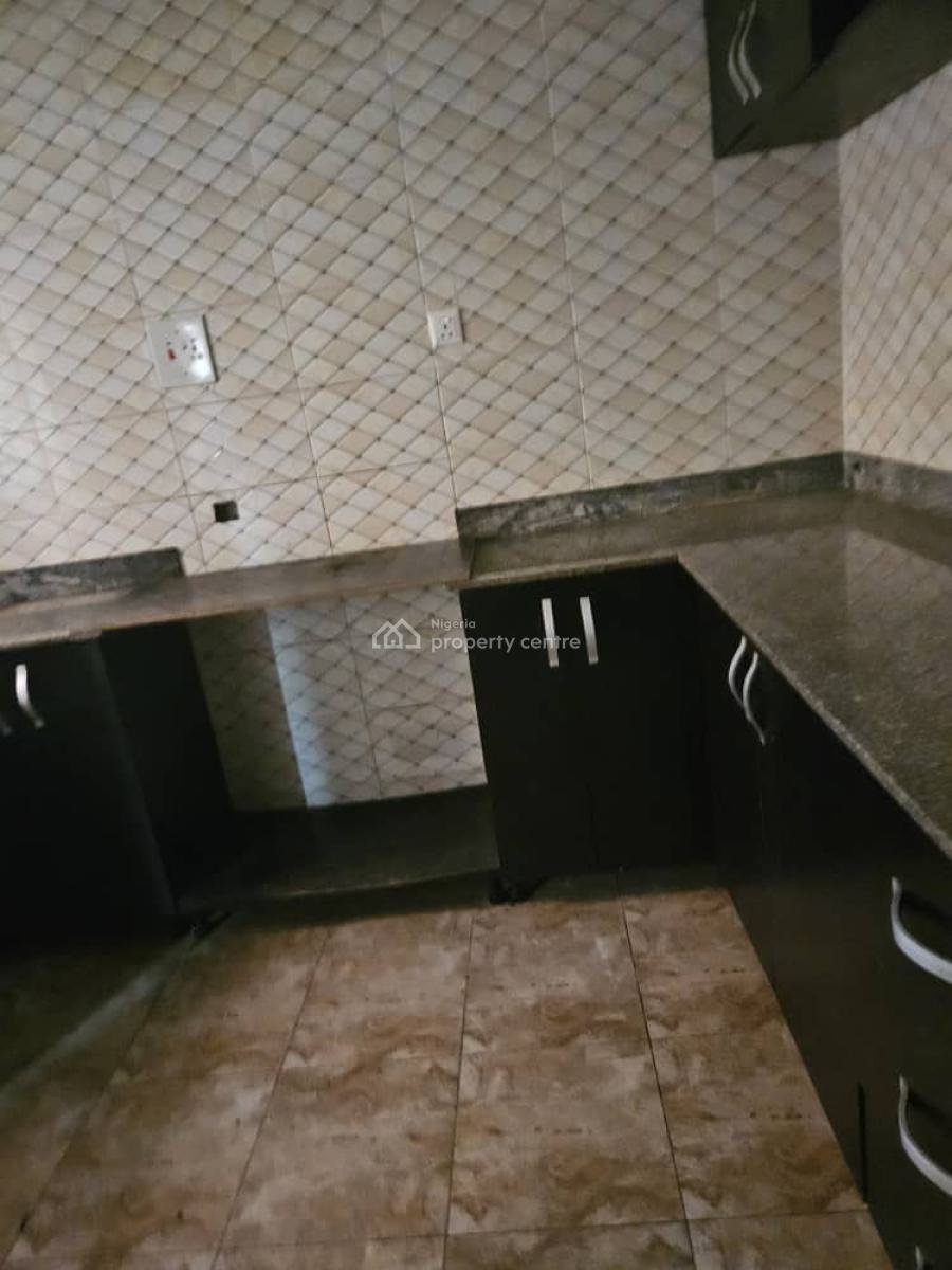 Very Sharp and Spacious 3bed  in Olowora, Olowora, Olowora, Magodo, Lagos, Flat / Apartment for Rent