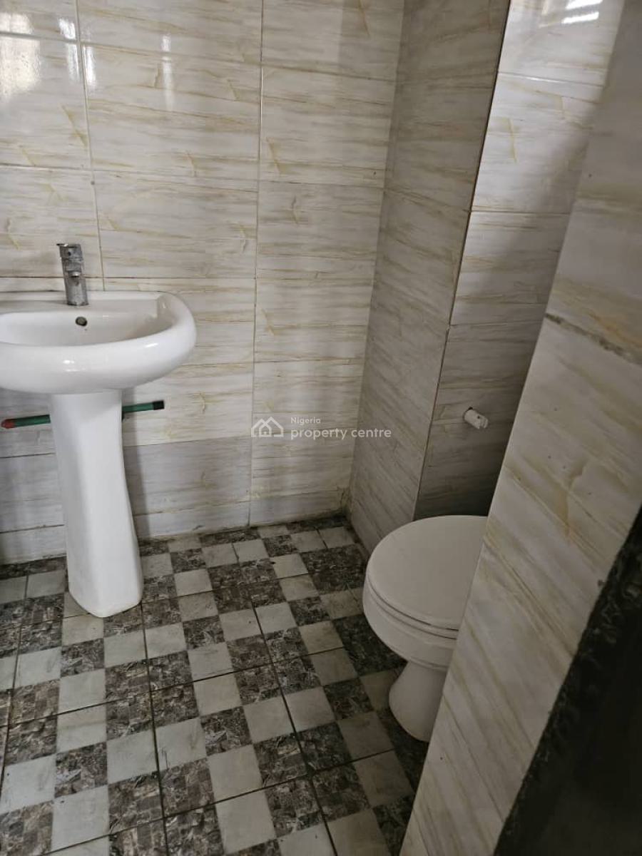 Very Sharp and Spacious 3bed  in Olowora, Olowora, Olowora, Magodo, Lagos, Flat / Apartment for Rent