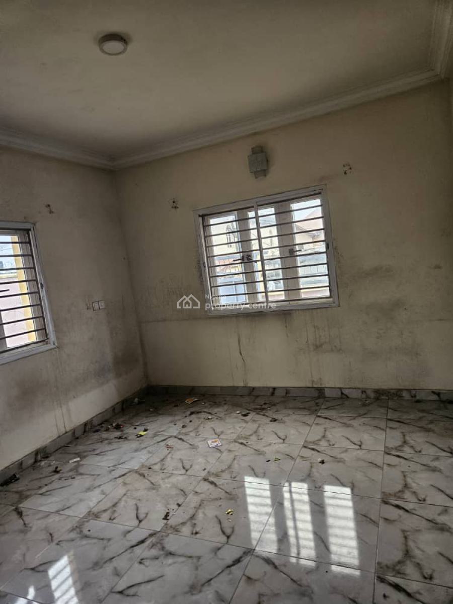 Very Sharp and Spacious 3bed  in Olowora, Olowora, Olowora, Magodo, Lagos, Flat / Apartment for Rent