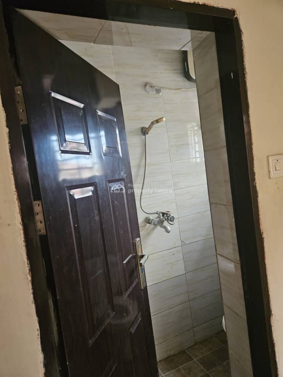 Very Sharp and Spacious 3bed  in Olowora, Olowora, Olowora, Magodo, Lagos, Flat / Apartment for Rent