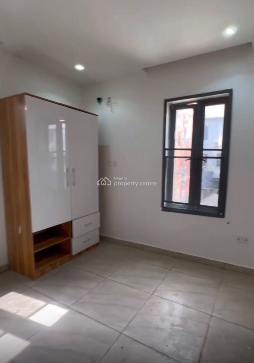 Lovely 2 Bedroom, Itedo Estate By Purple Mall, Freedom Way, Lekki Phase 1, Lekki, Lagos, Flat / Apartment for Sale