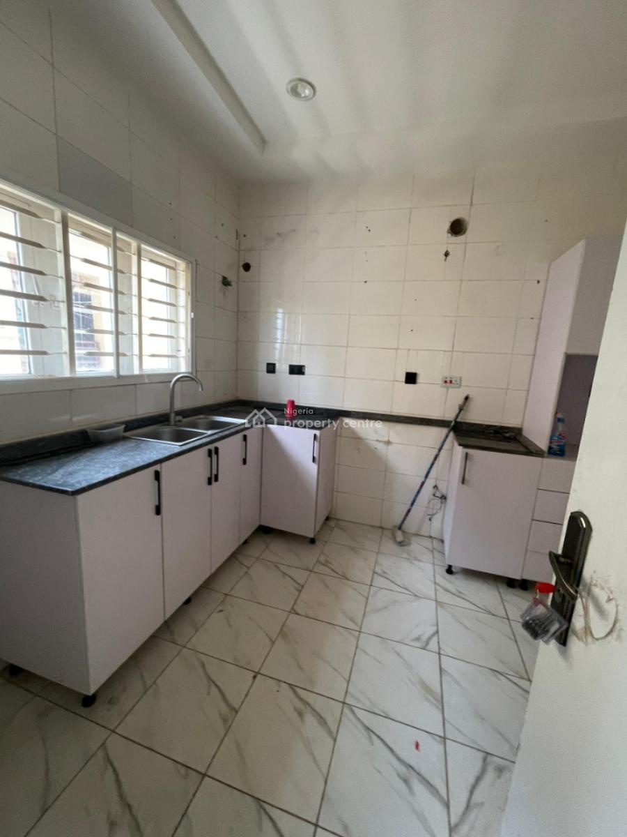 Well Built 3 Bedroom Flat with Bq, in an Estate at Katampe Main, Katampe, Abuja, Flat / Apartment for Rent