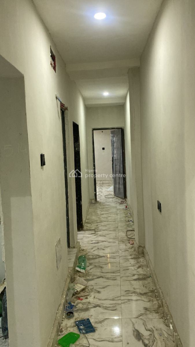 Spacious Two Bedroom Apartment in Surulere, Surulere, Lagos, Flat / Apartment for Sale