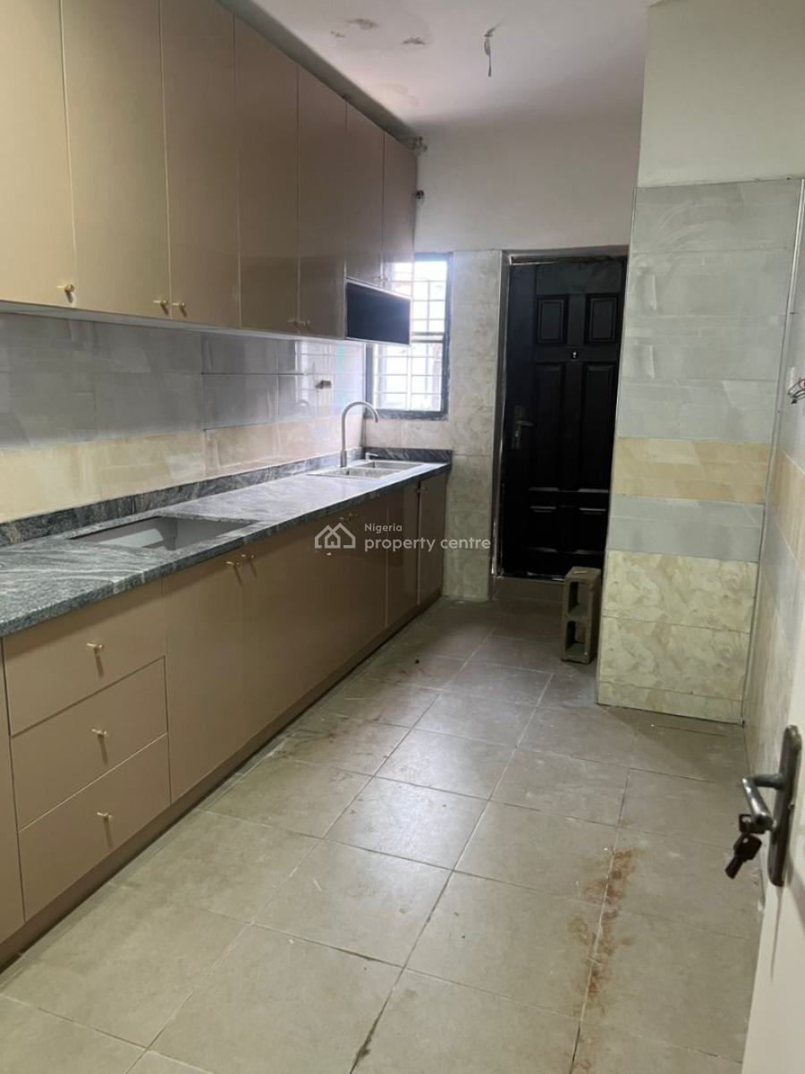 Serviced and Standard 2bed Flat  Upstairs, Lekki Right, Lekki Phase 1, Lekki, Lagos, Flat / Apartment for Rent