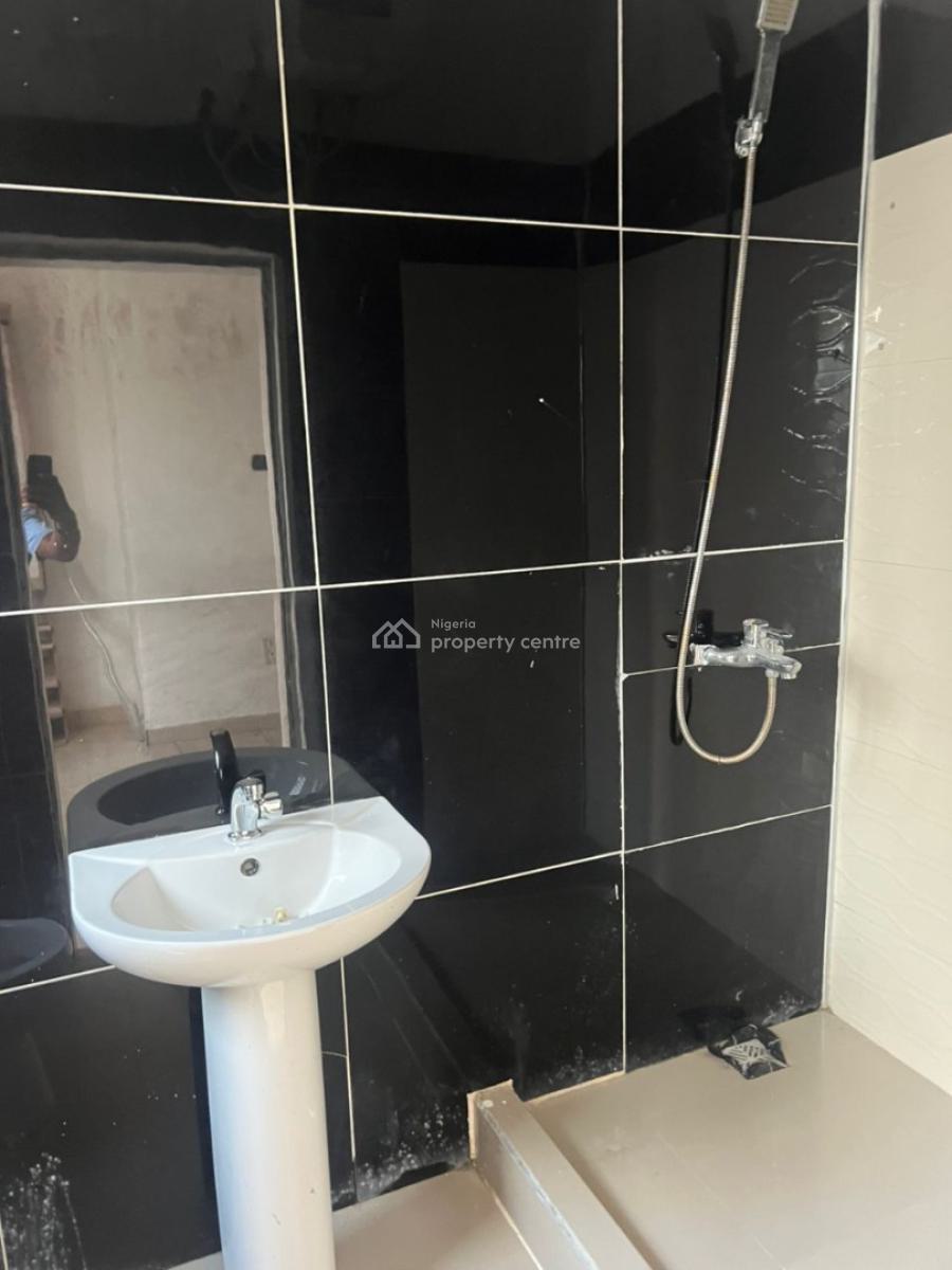 Serviced and Standard 2bed Flat  Upstairs, Lekki Right, Lekki Phase 1, Lekki, Lagos, Flat / Apartment for Rent