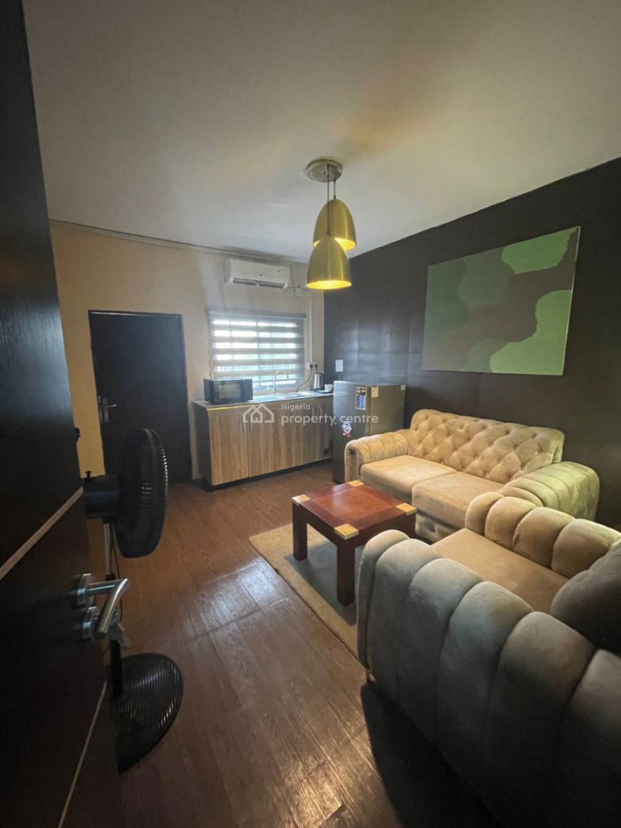 Nicely Furnished 1 Bedroom Apartment, Dolphin Estate, Ikoyi, Lagos, Flat / Apartment Short Let