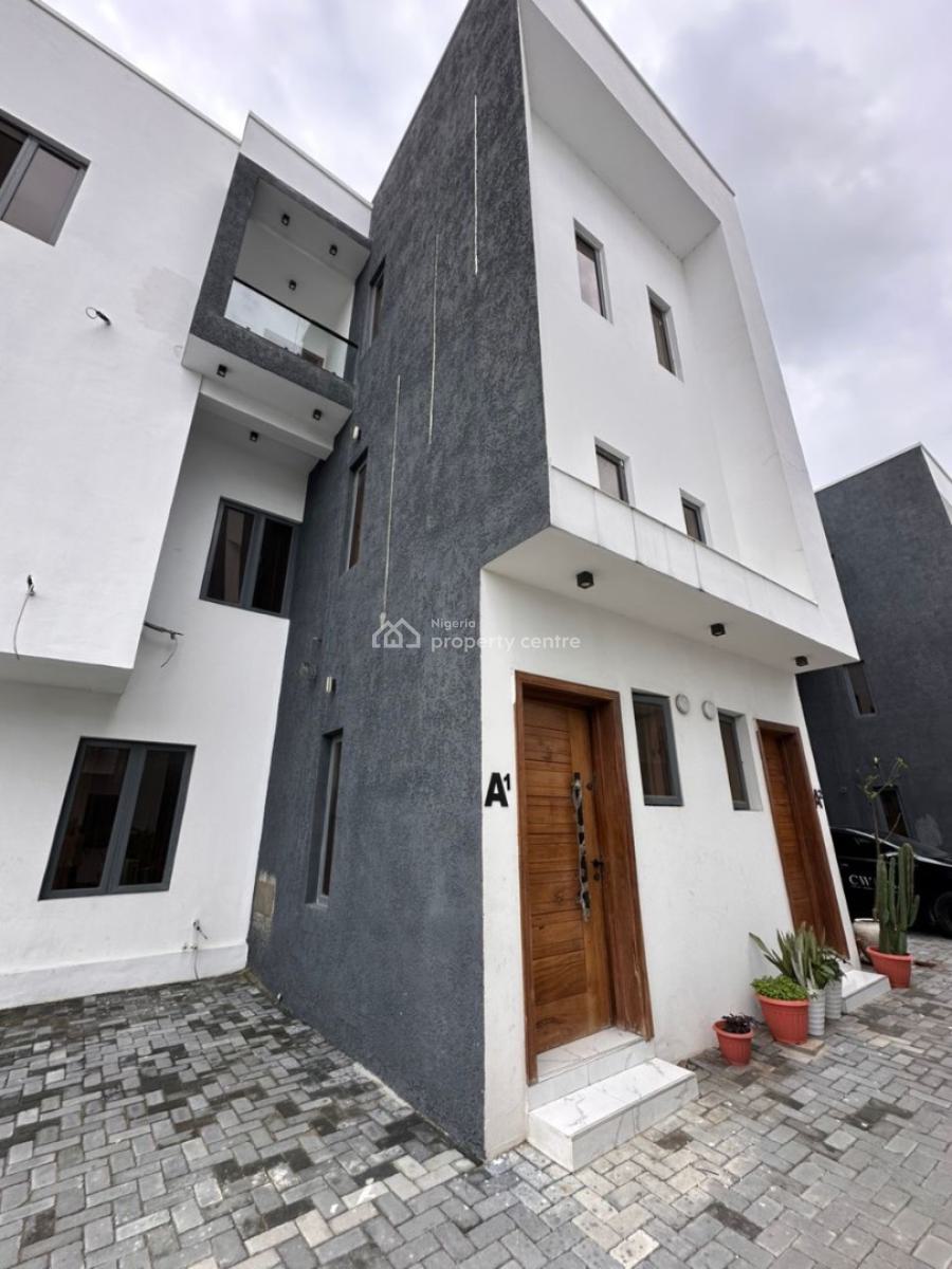 4 Bedroom Apartment in a Good Compound, Lekki Phase 1, Lekki, Lagos, Flat / Apartment for Rent