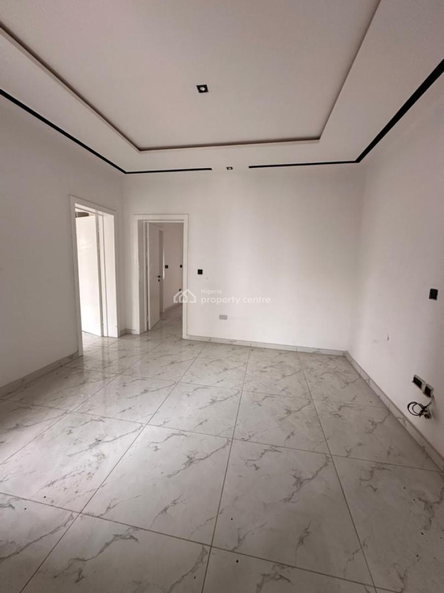 4 Bedroom Apartment in a Good Compound, Lekki Phase 1, Lekki, Lagos, Flat / Apartment for Rent