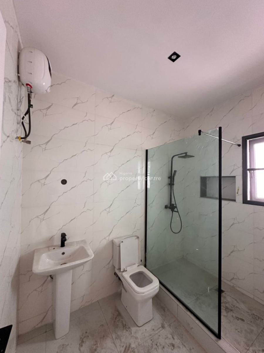 4 Bedroom Apartment in a Good Compound, Lekki Phase 1, Lekki, Lagos, Flat / Apartment for Rent