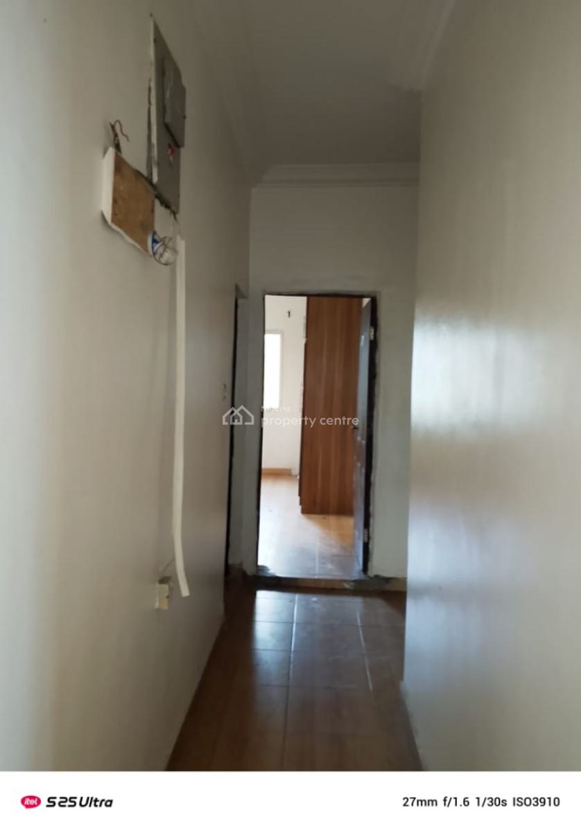 Well Maintained 3 Bedroom Flat Upstairs, Lekki Scheme 2 Estate, Ajah, Lagos, Flat / Apartment for Rent