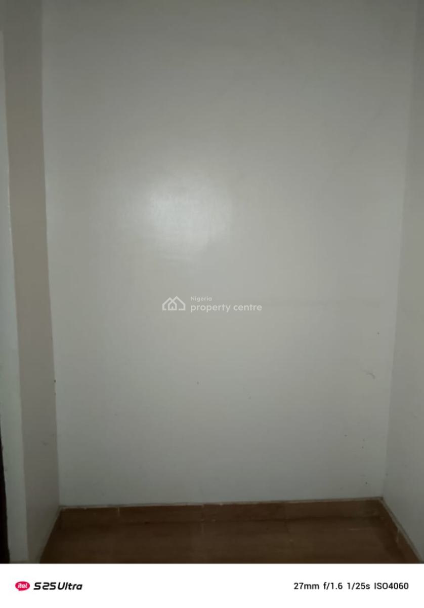 Well Maintained 3 Bedroom Flat Upstairs, Lekki Scheme 2 Estate, Ajah, Lagos, Flat / Apartment for Rent