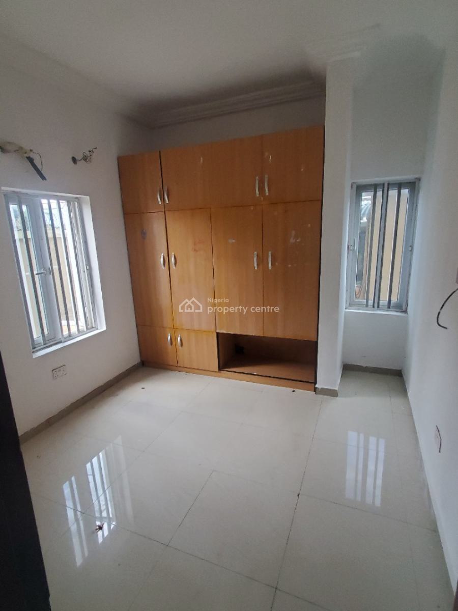 Spacious 3bedroom Flat with 4 Toilet, Thomas Estate Ajah., Ajah, Lagos, Flat / Apartment for Rent