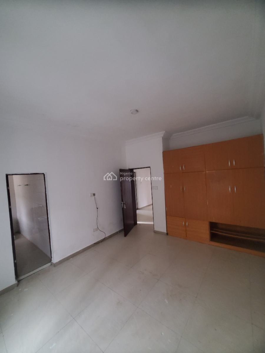 Spacious 3bedroom Flat with 4 Toilet, Thomas Estate Ajah., Ajah, Lagos, Flat / Apartment for Rent