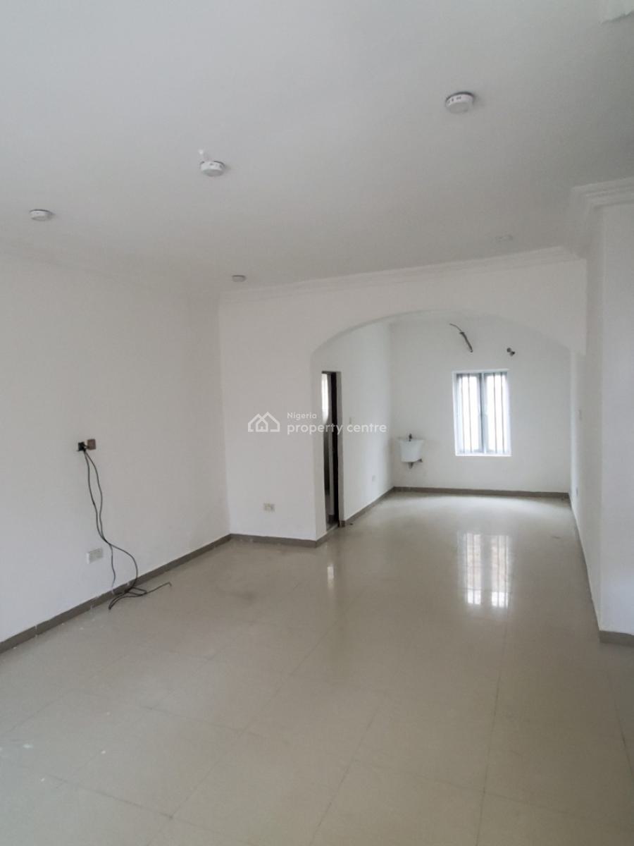 Spacious 3bedroom Flat with 4 Toilet, Thomas Estate Ajah., Ajah, Lagos, Flat / Apartment for Rent