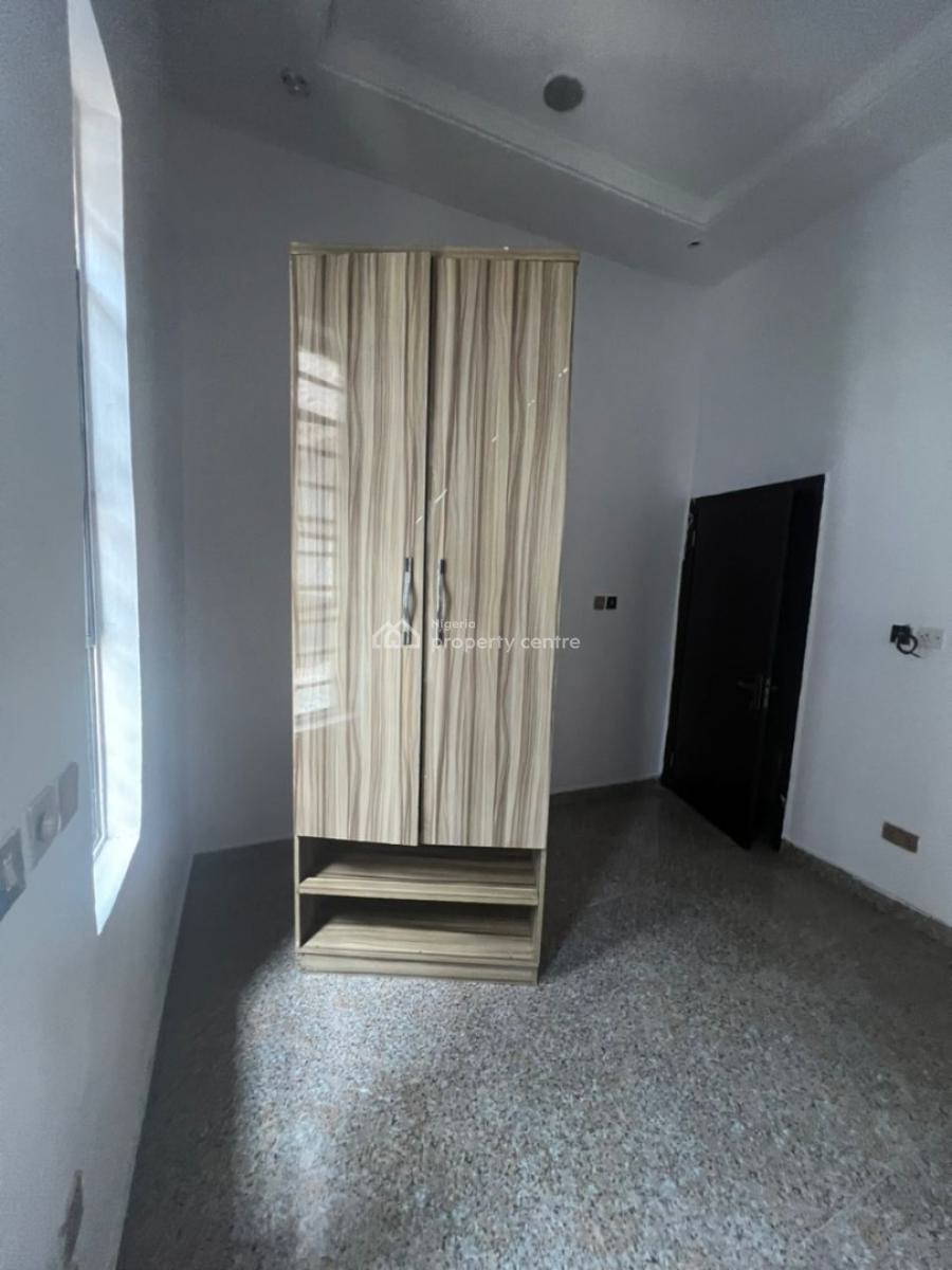 a Room Upstairs with Private Bath and Toilet, Chevron Alternative, Lekki, Lagos, Flat / Apartment for Rent