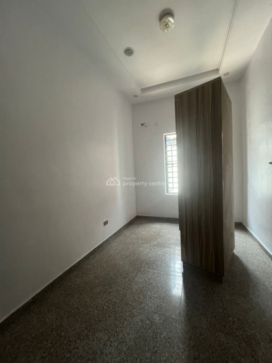 a Room Upstairs with Private Bath and Toilet, Chevron Alternative, Lekki, Lagos, Flat / Apartment for Rent