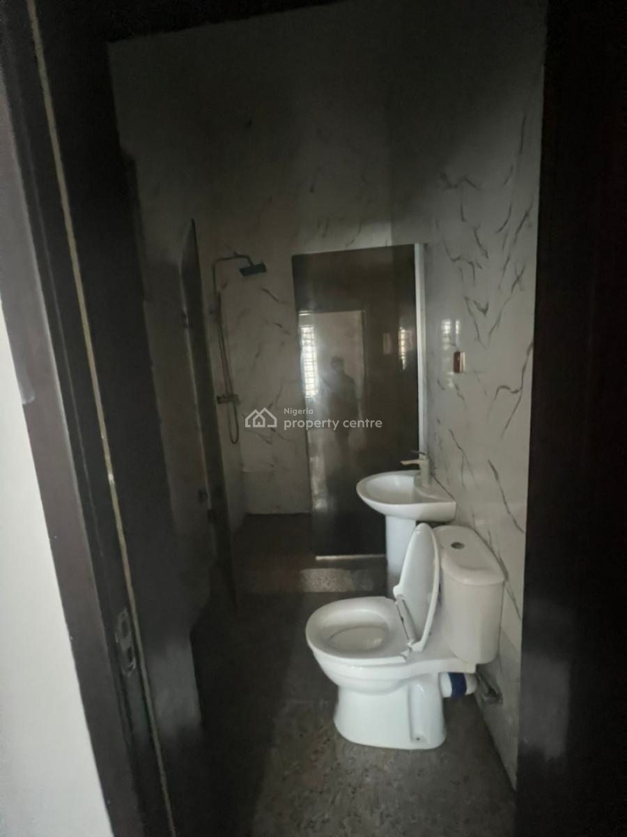 a Room Upstairs with Private Bath and Toilet, Chevron Alternative, Lekki, Lagos, Flat / Apartment for Rent