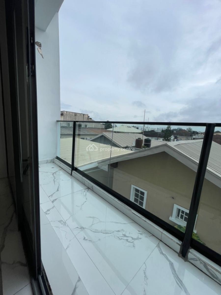 Exclusive 3 Bedroom Flat + Pool, Lekki Phase 1, Lekki, Lagos, Flat / Apartment for Rent