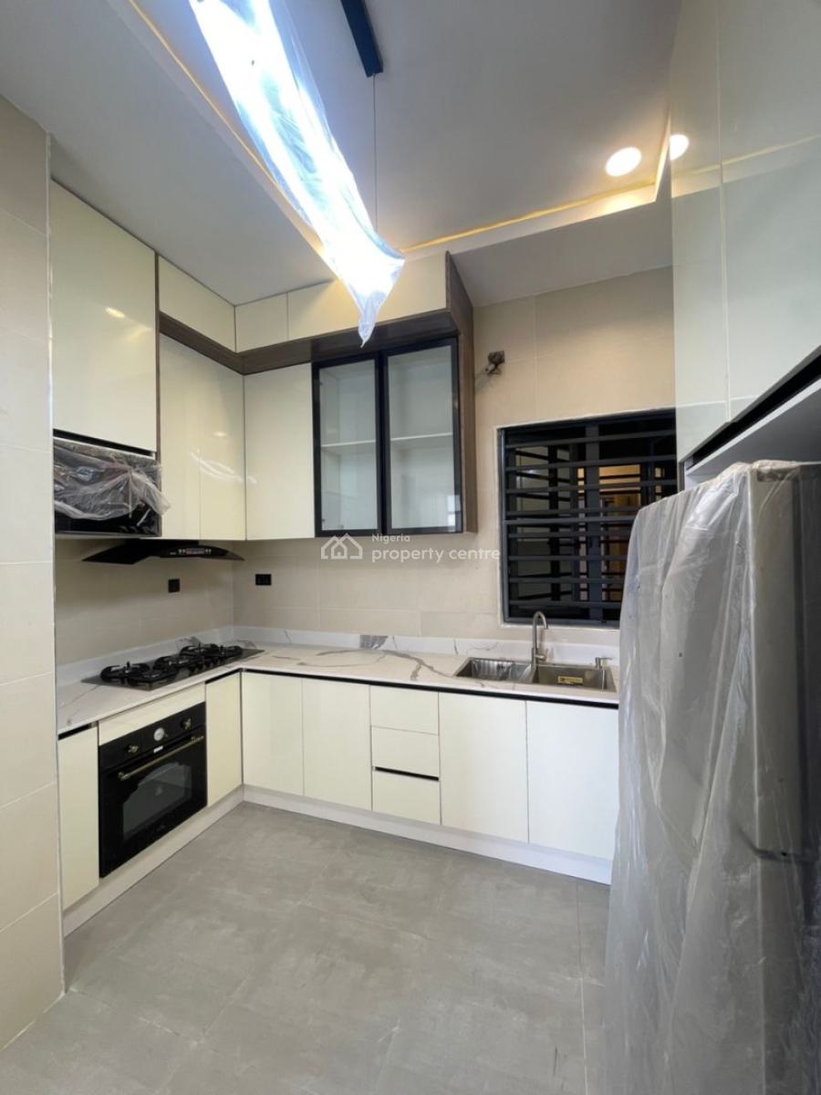 Exclusive 3 Bedroom Flat + Pool, Lekki Phase 1, Lekki, Lagos, Flat / Apartment for Rent