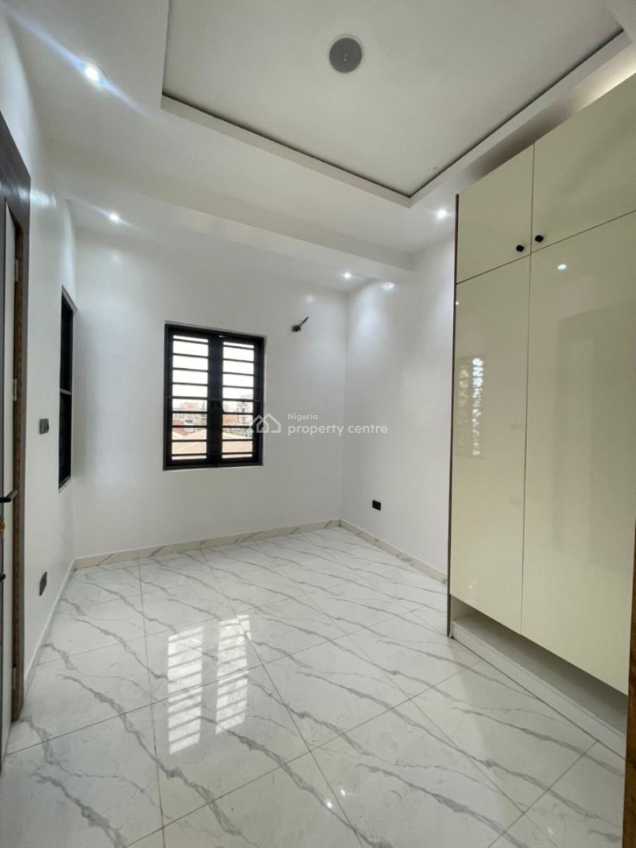 Exclusive 3 Bedroom Flat + Pool, Lekki Phase 1, Lekki, Lagos, Flat / Apartment for Rent