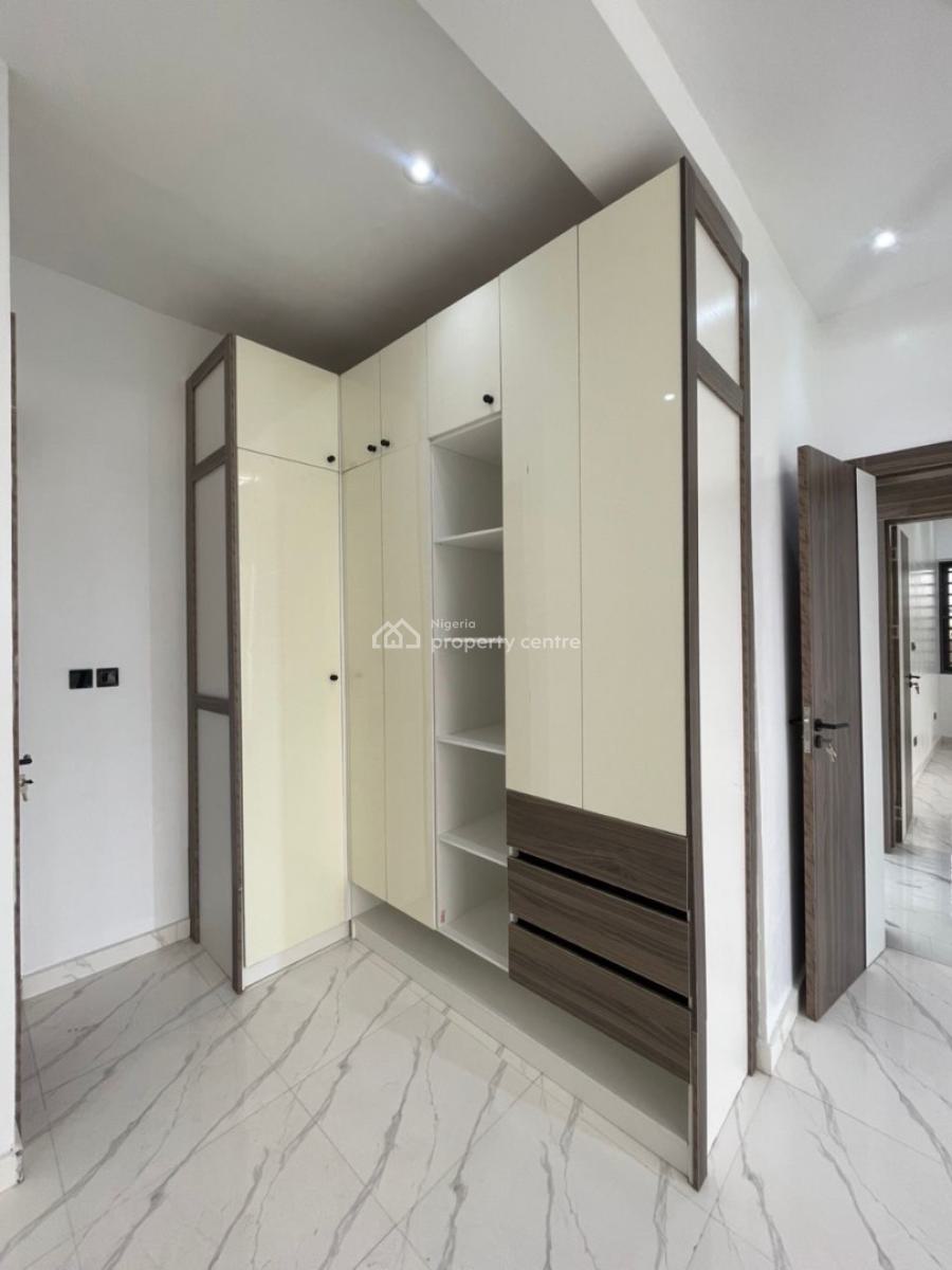 Exclusive 3 Bedroom Flat + Pool, Lekki Phase 1, Lekki, Lagos, Flat / Apartment for Rent