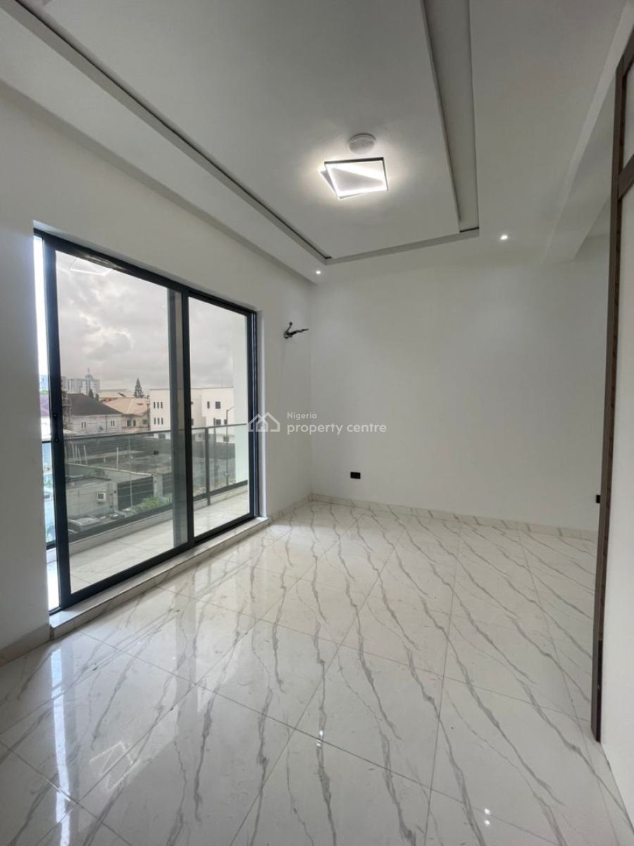 Exclusive 3 Bedroom Flat + Pool, Lekki Phase 1, Lekki, Lagos, Flat / Apartment for Rent