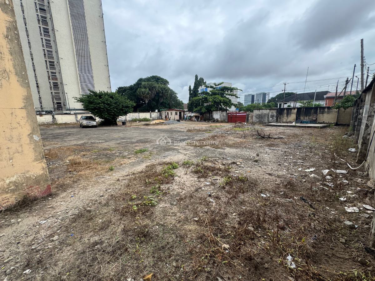 2,500sqm Land Space with a Demolishable Structure a Busy Road, Ikoyi, Lagos, Plaza / Complex / Mall for Rent