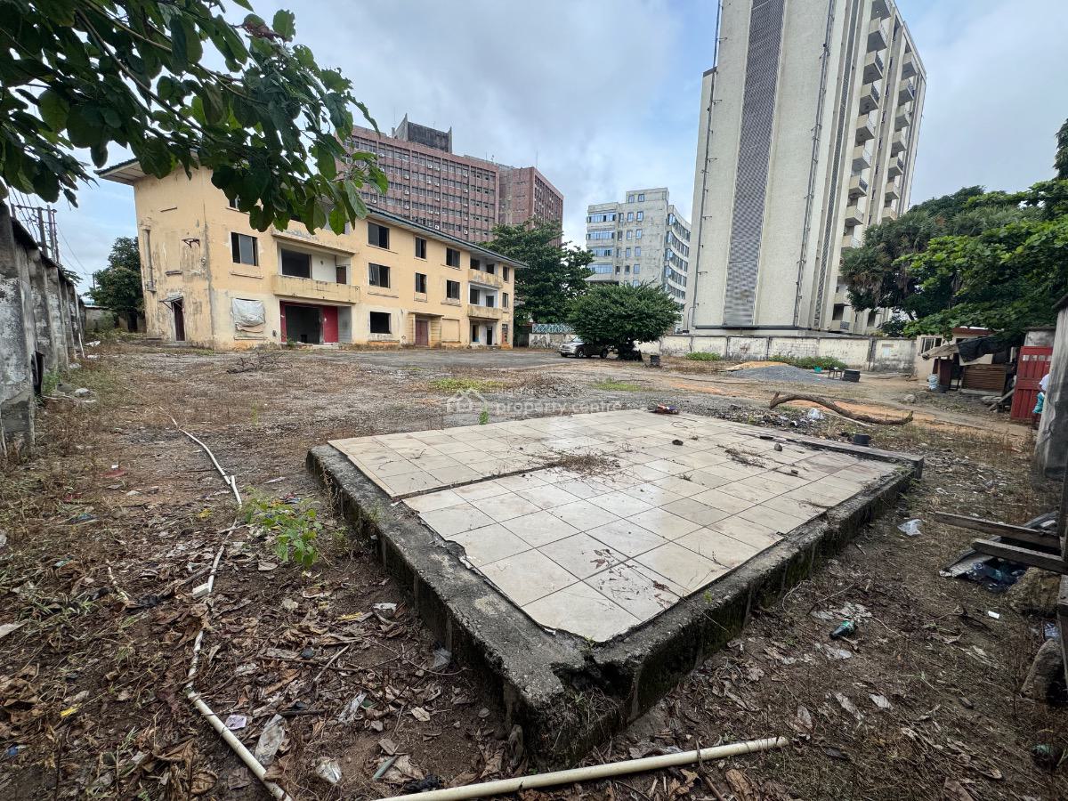 2,500sqm Land Space with a Demolishable Structure a Busy Road, Ikoyi, Lagos, Plaza / Complex / Mall for Rent