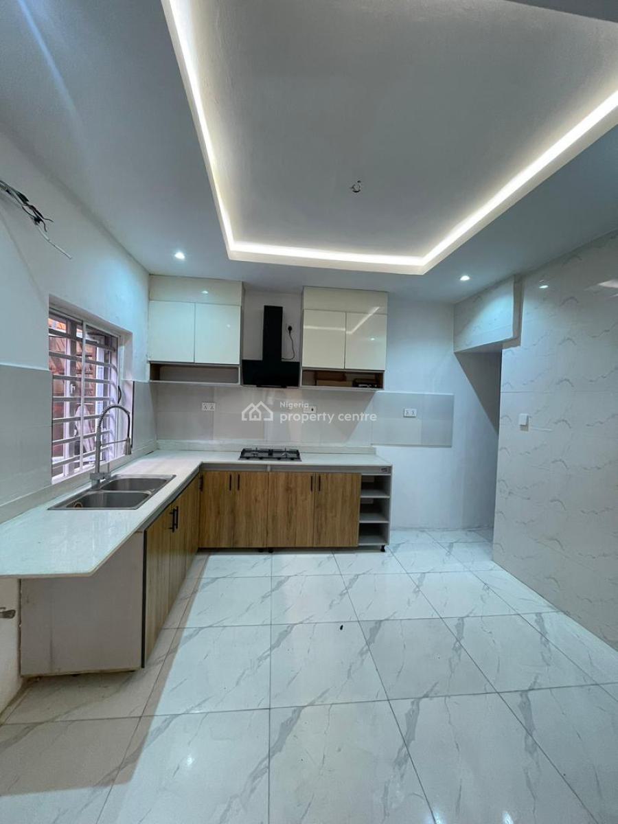 Top-notch 4 Bedroom Terrace, Lekki Lagos, Lekki Phase 1, Lekki, Lagos, Flat / Apartment for Rent