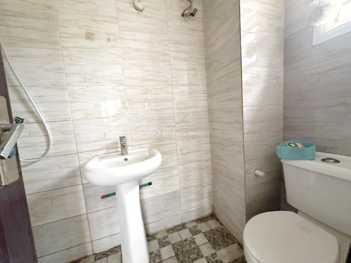a Well Maintained Spacious 3 Bedroom Flat, Olowora, Omole Phase 2, Ikeja, Lagos, Flat / Apartment for Rent
