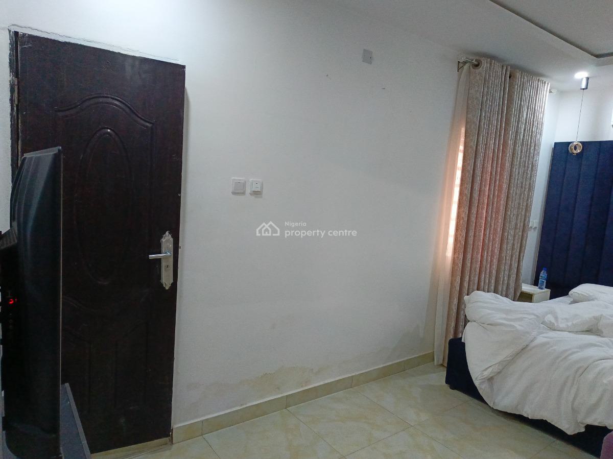 a Very Standard 3 Bedroom Apartment in a Decent Neighborhood, By Gilmor, Jahi, Abuja, Flat / Apartment for Rent