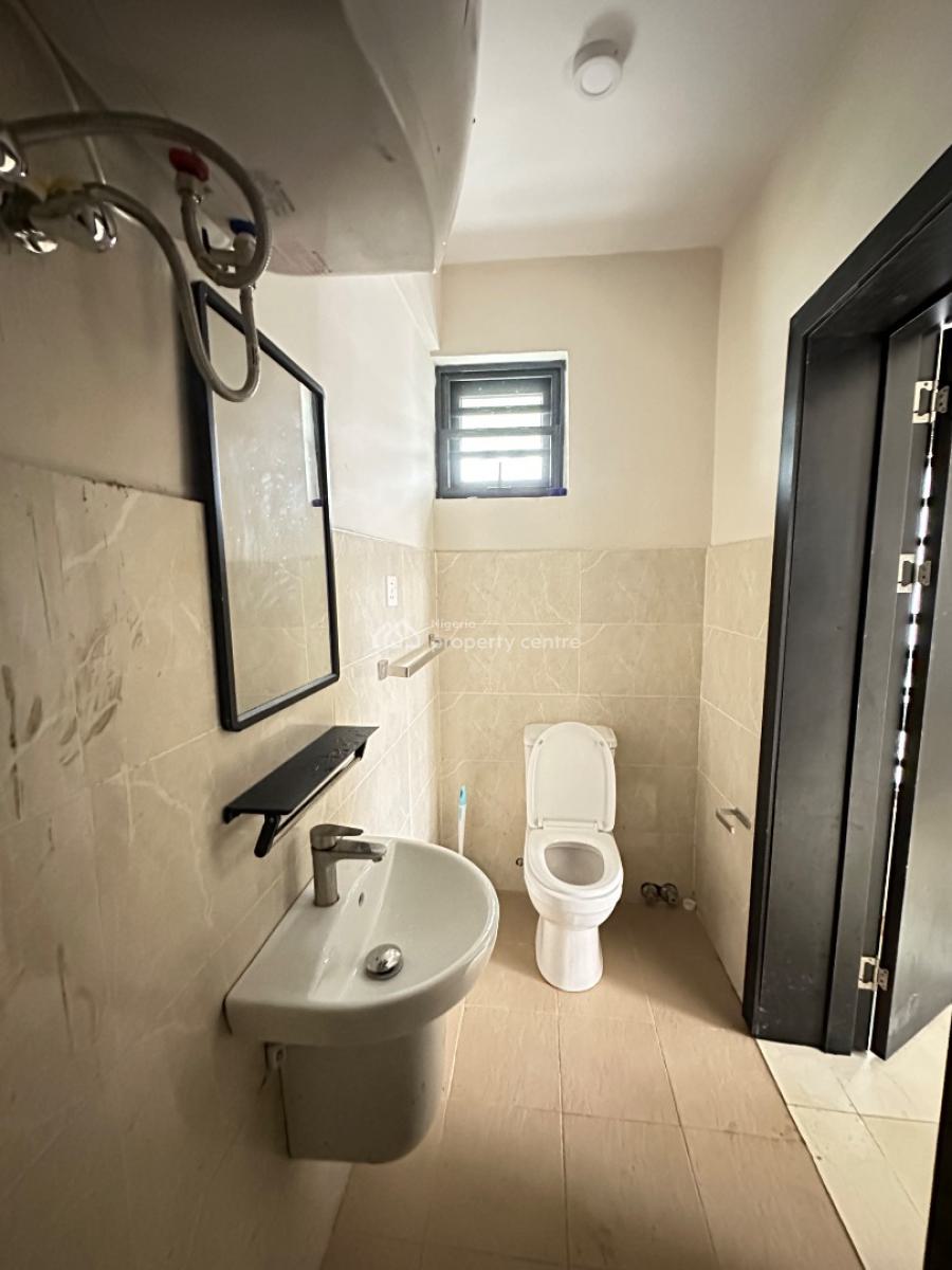 Neatly Built 2 Bedroom Apartment, Osapa, Lekki, Lagos, Flat / Apartment for Sale