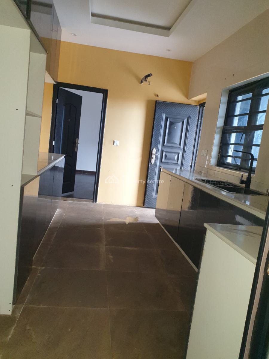 Spacious Miniflat, Ologolo in an Estate, Lekki, Lagos, Mini Flat (room and Parlour) for Rent