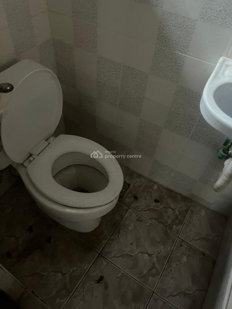 Spacious 2 Bedroom Apartment with Necessary Facilities, Off Mobil Road, Maroko, Ajah, Lagos, Flat / Apartment for Rent