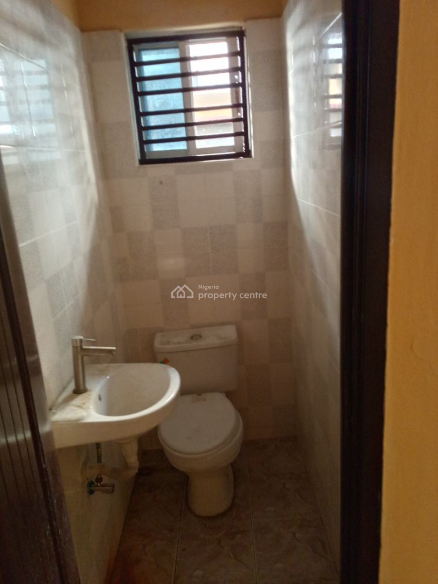 Spacious 2 Bedroom Apartment with Necessary Facilities, Off Mobil Road, Maroko, Ajah, Lagos, Flat / Apartment for Rent
